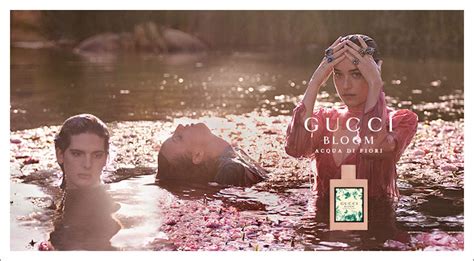 pubblicità profumo gucci abito verde